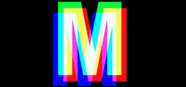 A imagem mostra a identidade visual do Dia Internacional dos Museus de 2024, com três letras M sobrepostas em cores diferentes.